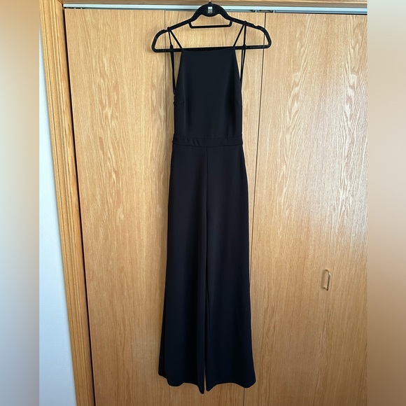 Lulu’s backless jumpsuit - Picture 2 of 4